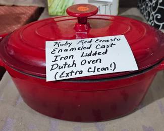 RED ENAMELED CAST IRON DUTCH OVEN