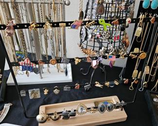 Costume jewelry 