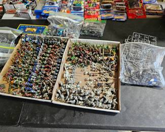 War hammer figures 