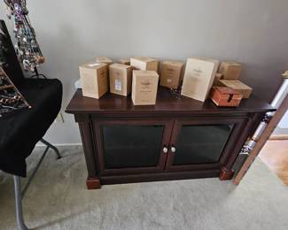 Tv stand