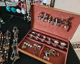 Cufflinks and tie clips