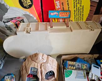 Vintage Hot Wheels service center sto n go