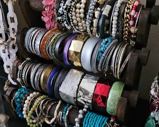 Bracelets 