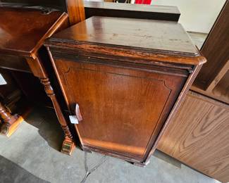 Bar cabinet 