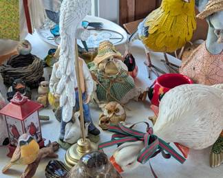 Decorative bird figurines 
