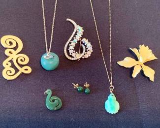 CL186VJade, Gold  Vintage Jewelry 