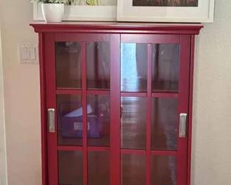 CL111Floral Prints And Cabinet