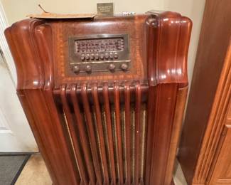 1941 Philco radio