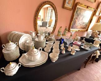 Lady Beatrice by Mitterteich 16 place settings Plus serving pieces