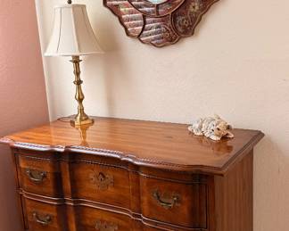 HERITAGE Chippendale Batchelor Chest Block front.