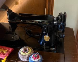 Singer Model 201 Electric Sewing Machine