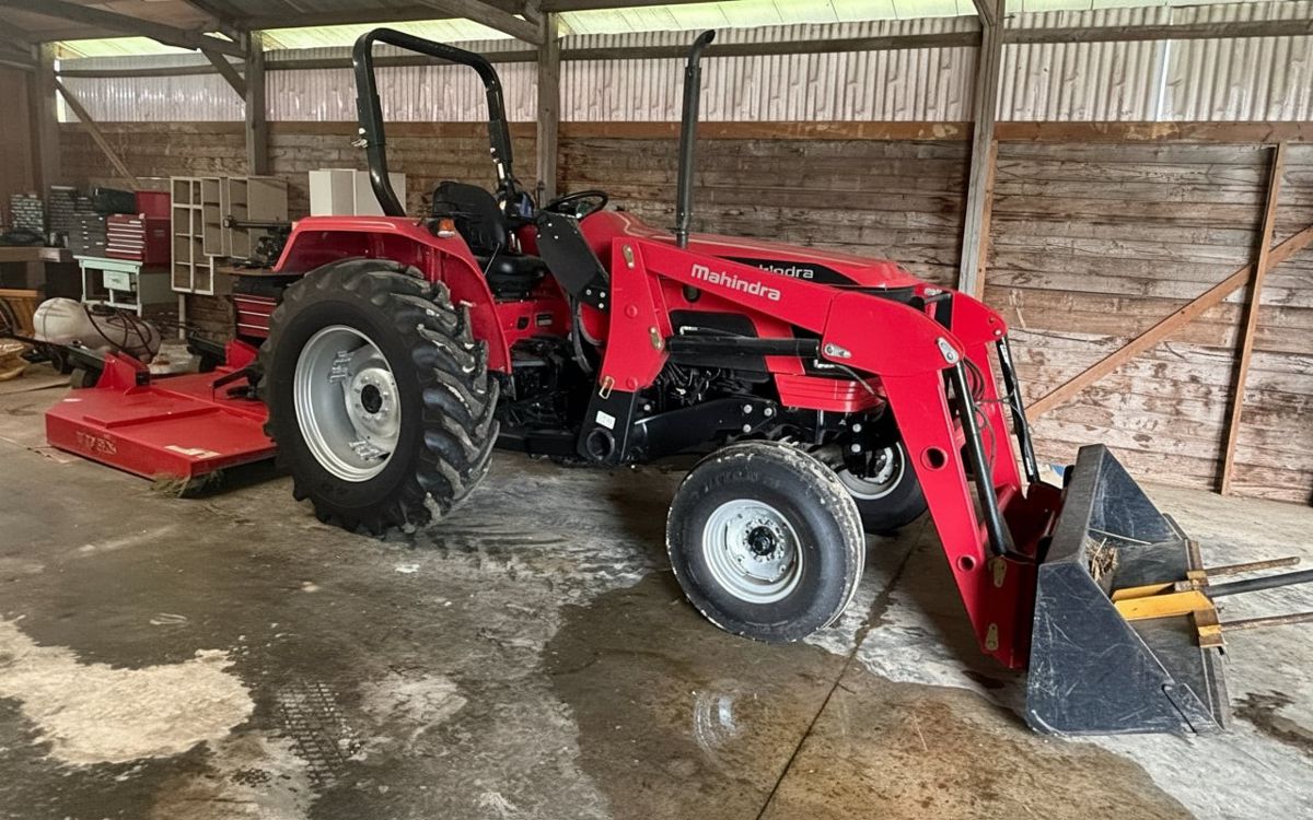 Mahindra 5570 4WD Tractor with Front Loader and Rotary Mower