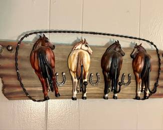 Four Horse Butt Wall Hook Rack with Horseshoe Accents