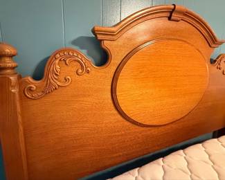 Lexington Furniture Victorian Sampler Collection Queen Bed