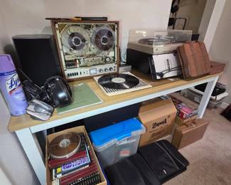 Open reel turntable reel to reel's records