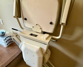 Stair lift 16'