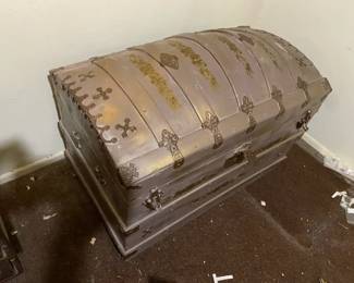 Vintage Vibe Storage Chest