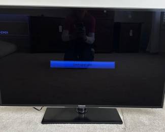Samsung 48 TV On Swivel Stand