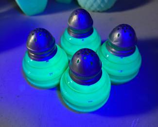 Fenton jadeite S&P shakers with uranium