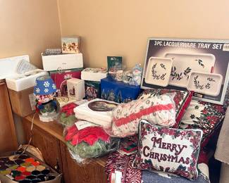 Vintage & New Christmas Decor 