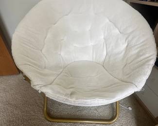 Saucer chair