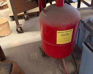 Sandblasting Pot.