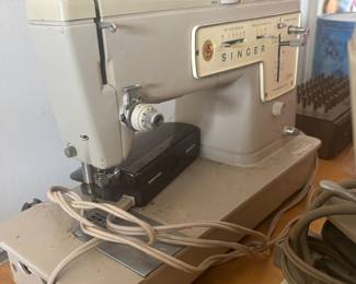 vintage Singer Stylist sewing machine, likely the Model 457 zig-zag machine