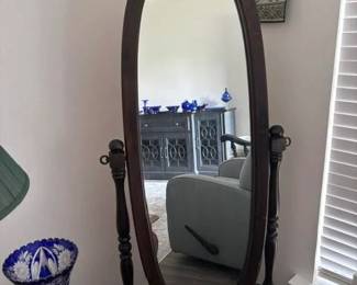 Oval Dressing Mirror with Swivel Stand
