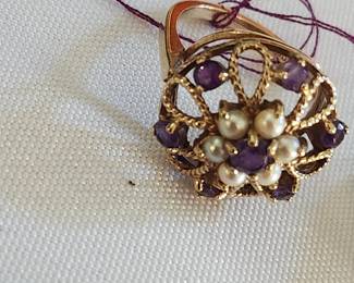 10K Gold Ring w amethyst