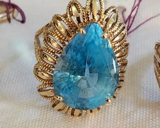 14K Pear Blue Topaz