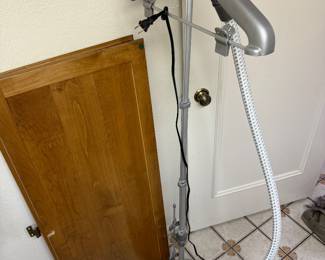 Clothes steamer