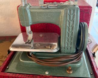 Betsy Ross, mini sewing machine in original case