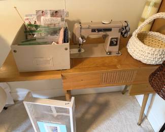 Vintage sewing machine/patterns