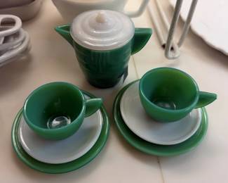 Akro child's tea set