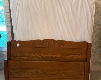 Antique 3 quarter bed