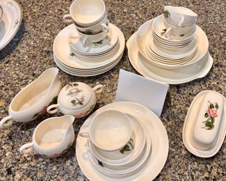 $150 Universal Ballerina 1950's " Moss Rose" Vintage Coupe set - (6) place settings 
