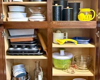 Kitchen items , cake decorating, pots, pans, Pampered Chef, Pyrex