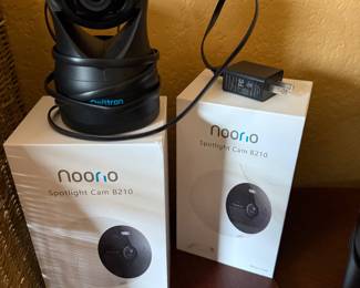 Noorio Spotlight Camera B210
