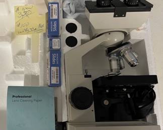 Brand new microscope never used over $400 new selling for $100 or best offer
