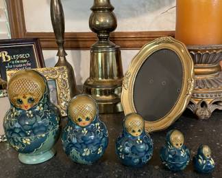 Nesting dolls 
