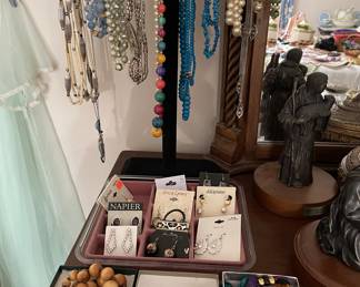Costume jewelry 