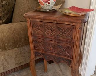 Small 2 drawer table