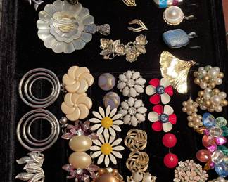Costume jewelry 