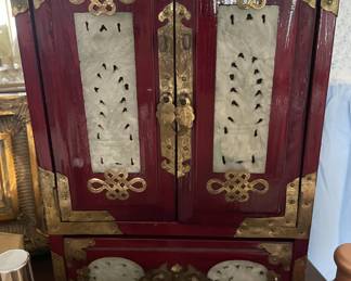 Chinoiserie jewelry box w/jade
