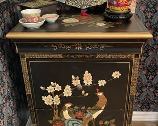 Chinoiserie cabinet