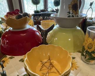 Red & yellow Pyrex bowls