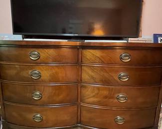 Mahogany double bow front dresser