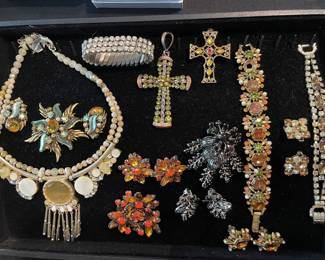 Costume jewelry 