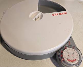 Auto pet feeder