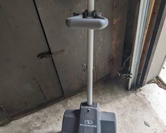 Battery snow shovel